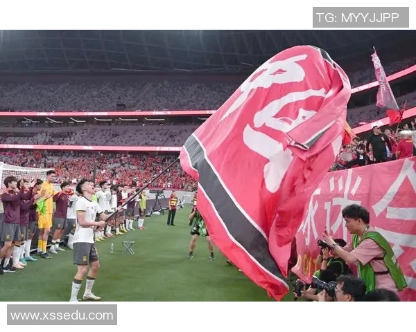 足球最近人热议新星崛起与经典赛事回顾引发球迷热情讨论